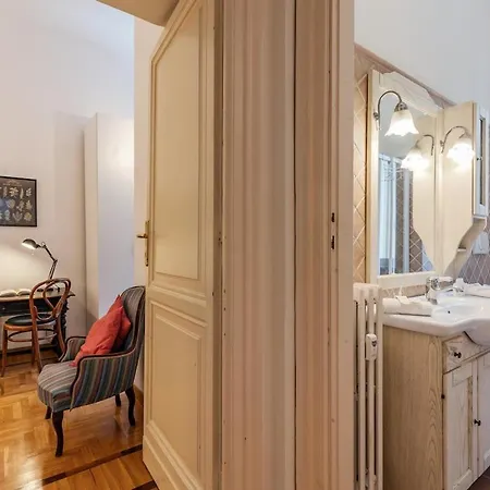 Casa Gracchi Vatican Apartment